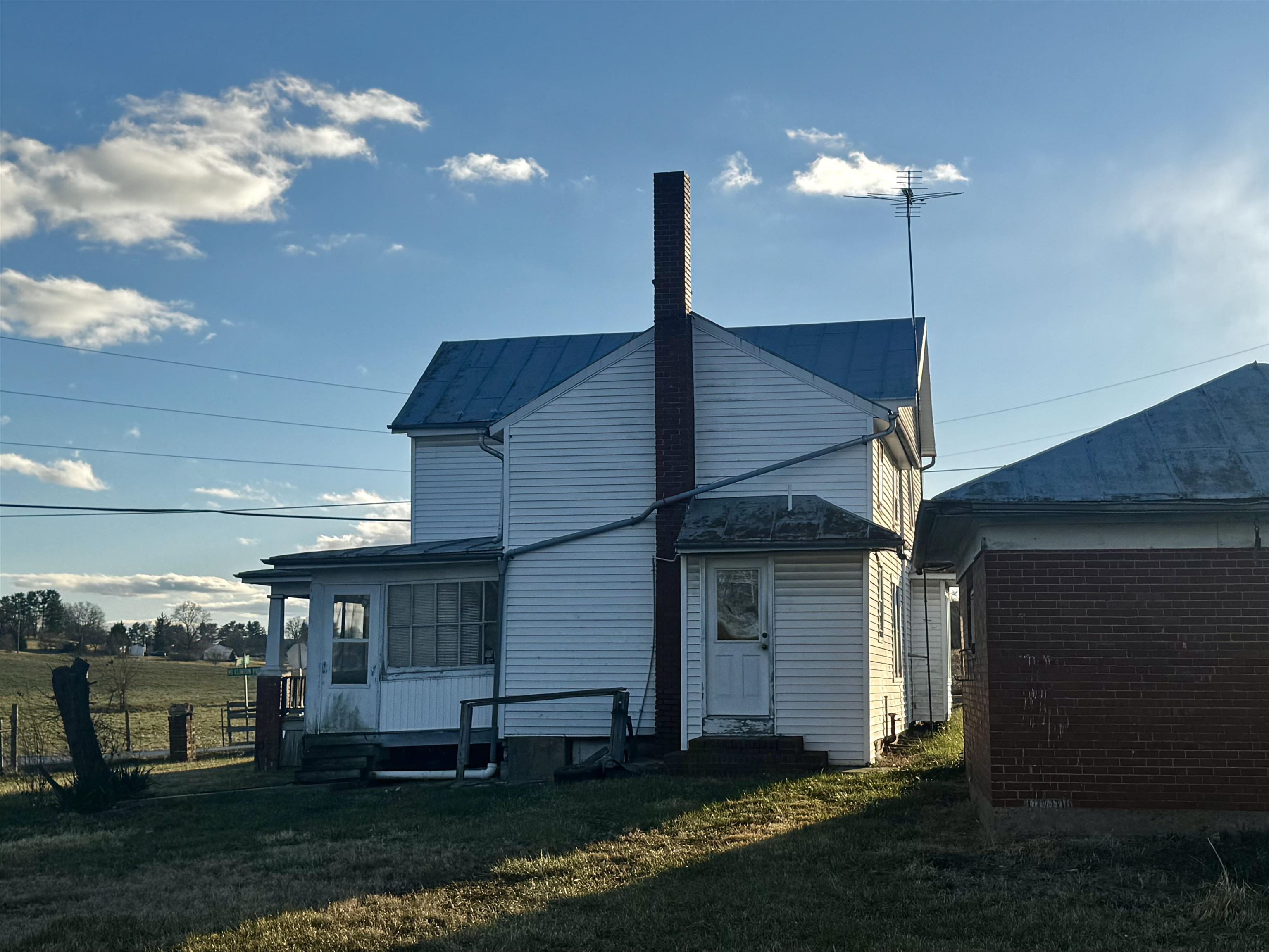 2002 MT CLINTON PIKE, ROCKINGHAM, Virginia 22802, 3 Bedrooms Bedrooms, ,1 BathroomBathrooms,Residential,2002 MT CLINTON PIKE,671805 MLS # 671805 2002 MT CLINTON PIKE, ROCKINGHAM, Virginia 22802, 3 Bedrooms Bedrooms, ,1 BathroomBathrooms,Residential,2002 MT CLINTON PIKE,671805 MLS # 671805