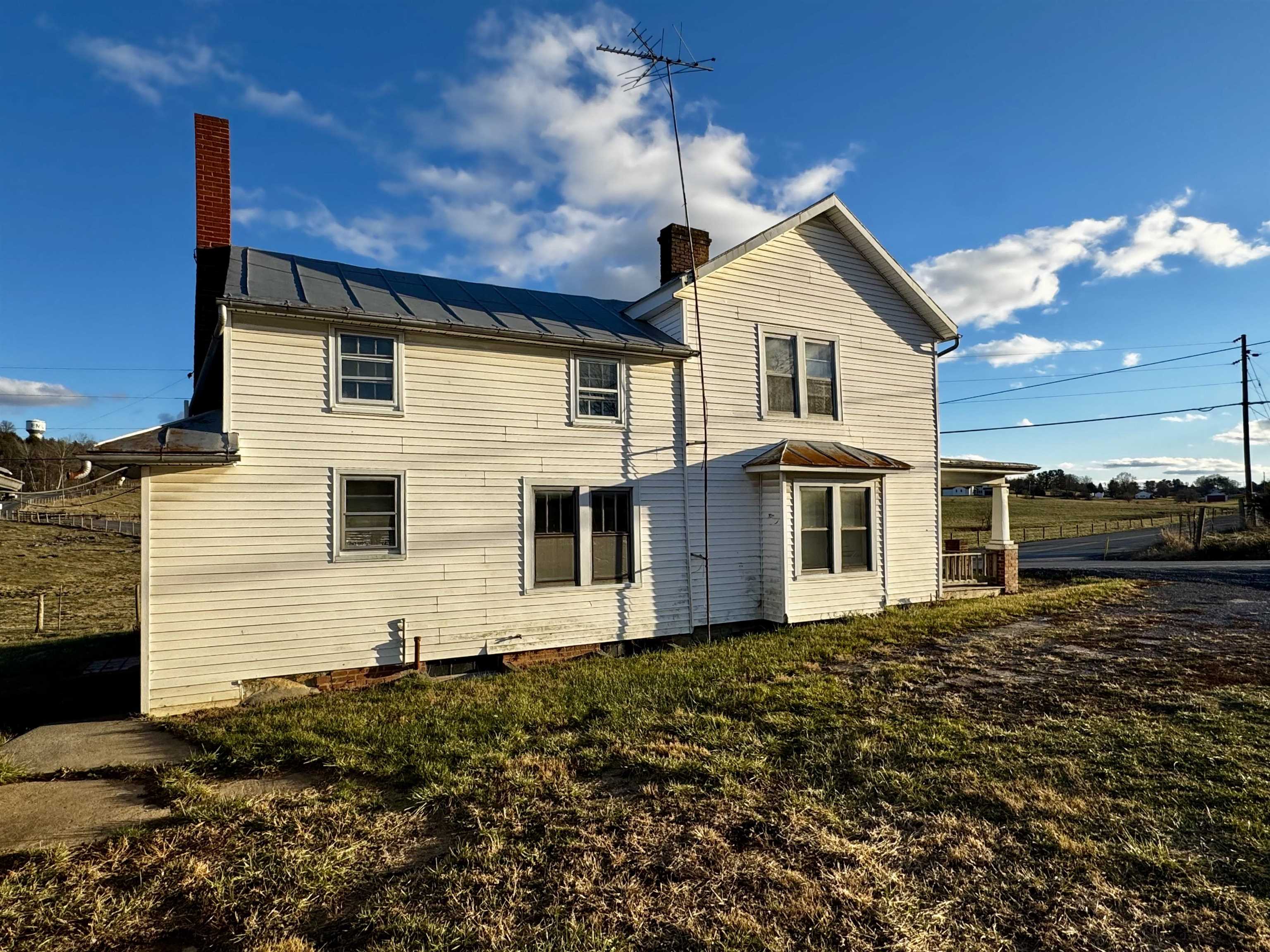 2002 MT CLINTON PIKE, ROCKINGHAM, Virginia 22802, 3 Bedrooms Bedrooms, ,1 BathroomBathrooms,Residential,2002 MT CLINTON PIKE,671805 MLS # 671805 2002 MT CLINTON PIKE, ROCKINGHAM, Virginia 22802, 3 Bedrooms Bedrooms, ,1 BathroomBathrooms,Residential,2002 MT CLINTON PIKE,671805 MLS # 671805