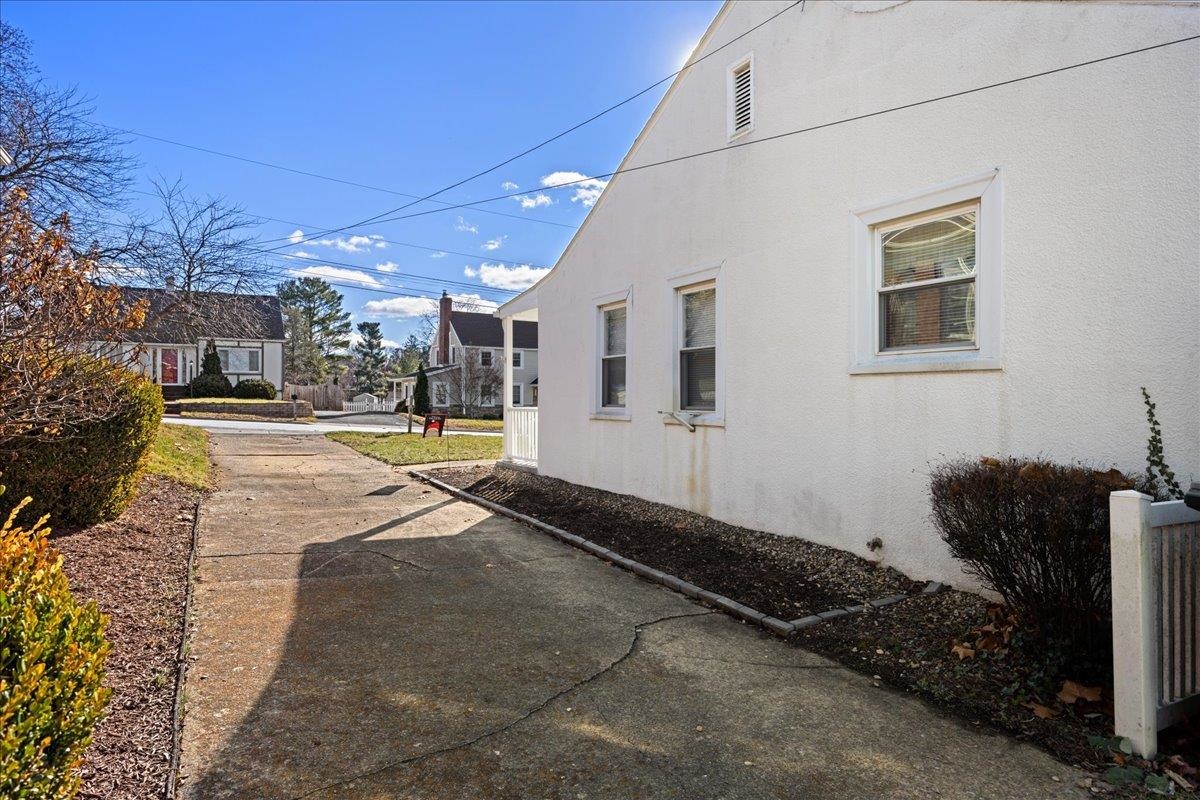 1439 BLUESTONE ST, HARRISONBURG, Virginia 22801, 3 Bedrooms Bedrooms, ,1 BathroomBathrooms,Residential,1439 BLUESTONE ST,671807 MLS # 671807 1439 BLUESTONE ST, HARRISONBURG, Virginia 22801, 3 Bedrooms Bedrooms, ,1 BathroomBathrooms,Residential,1439 BLUESTONE ST,671807 MLS # 671807