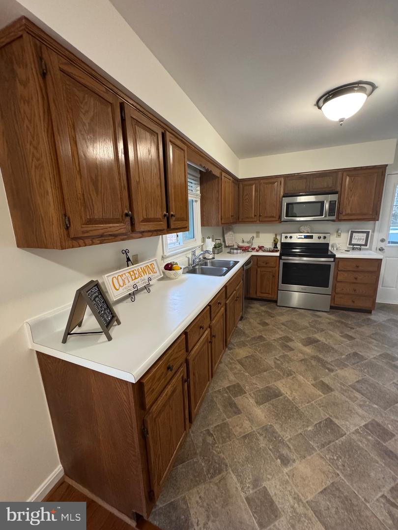 5527 SMITH STATION RD, FREDERICKSBURG, Virginia 22407, 3 Bedrooms Bedrooms, 7 Rooms Rooms,2 BathroomsBathrooms,Residential,For sale,5527 SMITH STATION RD,VASP2037756 MLS # VASP2037756 5527 SMITH STATION RD, FREDERICKSBURG, Virginia 22407, 3 Bedrooms Bedrooms, 7 Rooms Rooms,2 BathroomsBathrooms,Residential,For sale,5527 SMITH STATION RD,VASP2037756 MLS # VASP2037756