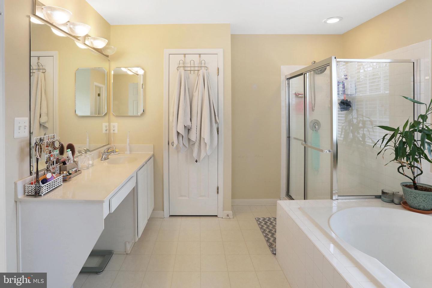 17239 GREENWOOD DR, ROUND HILL, Virginia 20141, 4 Bedrooms Bedrooms, ,2 BathroomsBathrooms,Residential,For sale,17239 GREENWOOD DR,VALO2111886 MLS # VALO2111886 17239 GREENWOOD DR, ROUND HILL, Virginia 20141, 4 Bedrooms Bedrooms, ,2 BathroomsBathrooms,Residential,For sale,17239 GREENWOOD DR,VALO2111886 MLS # VALO2111886