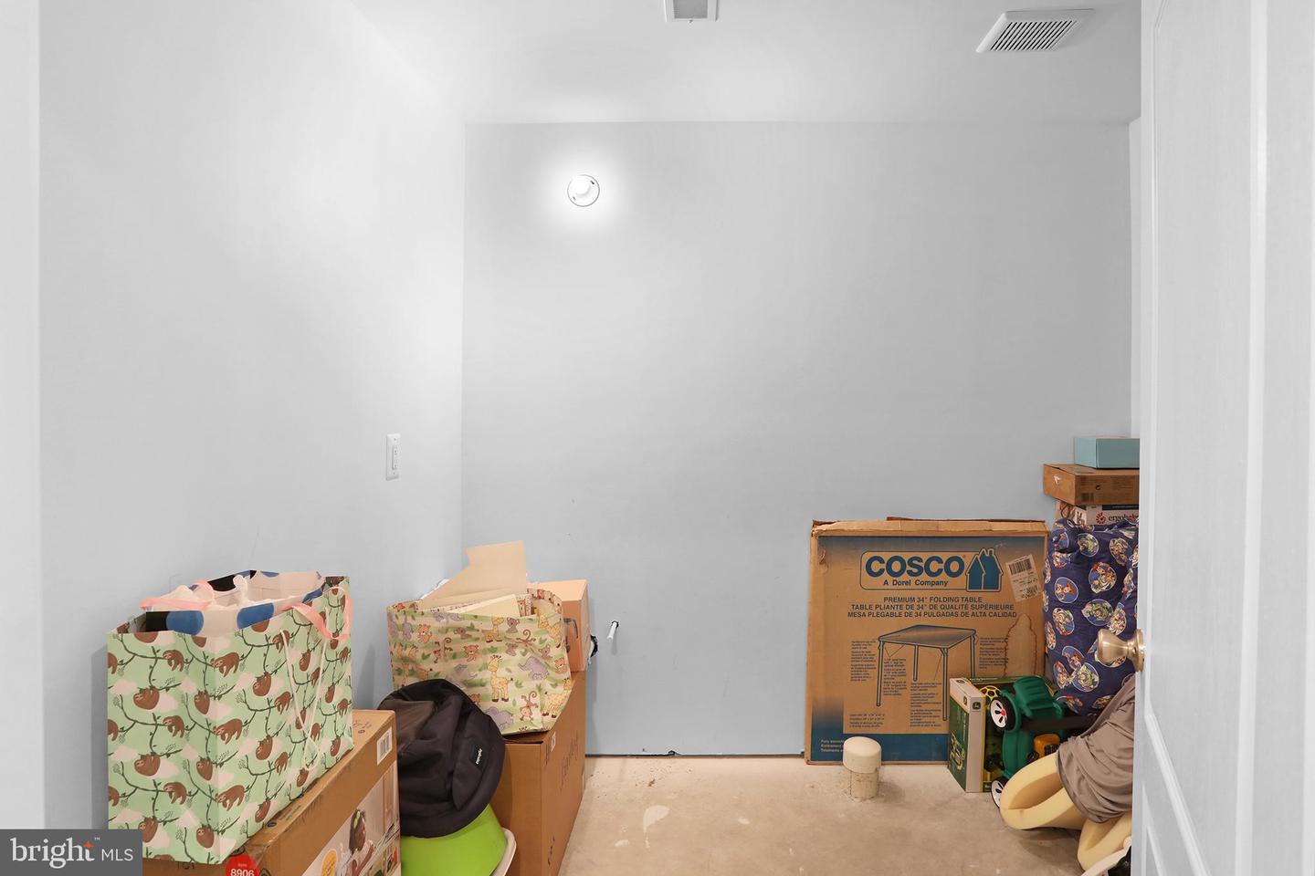 17239 GREENWOOD DR, ROUND HILL, Virginia 20141, 4 Bedrooms Bedrooms, ,2 BathroomsBathrooms,Residential,For sale,17239 GREENWOOD DR,VALO2111886 MLS # VALO2111886 17239 GREENWOOD DR, ROUND HILL, Virginia 20141, 4 Bedrooms Bedrooms, ,2 BathroomsBathrooms,Residential,For sale,17239 GREENWOOD DR,VALO2111886 MLS # VALO2111886