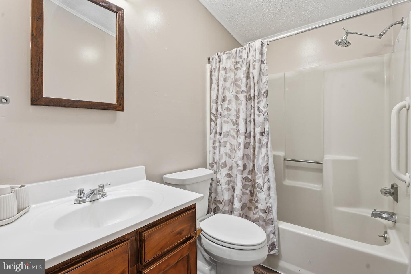 25-A S BERLIN PIKE, LOVETTSVILLE, Virginia 20180, 2 Bedrooms Bedrooms, ,3 BathroomsBathrooms,Residential,For sale,25-A S BERLIN PIKE,VALO2112288 MLS # VALO2112288