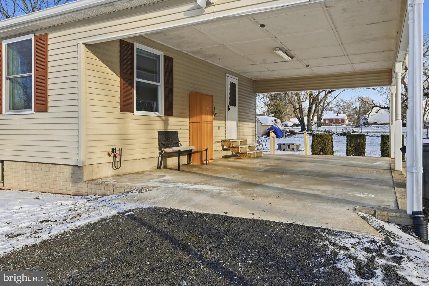 25-A S BERLIN PIKE, LOVETTSVILLE, Virginia 20180, 2 Bedrooms Bedrooms, ,3 BathroomsBathrooms,Residential,For sale,25-A S BERLIN PIKE,VALO2112288 MLS # VALO2112288