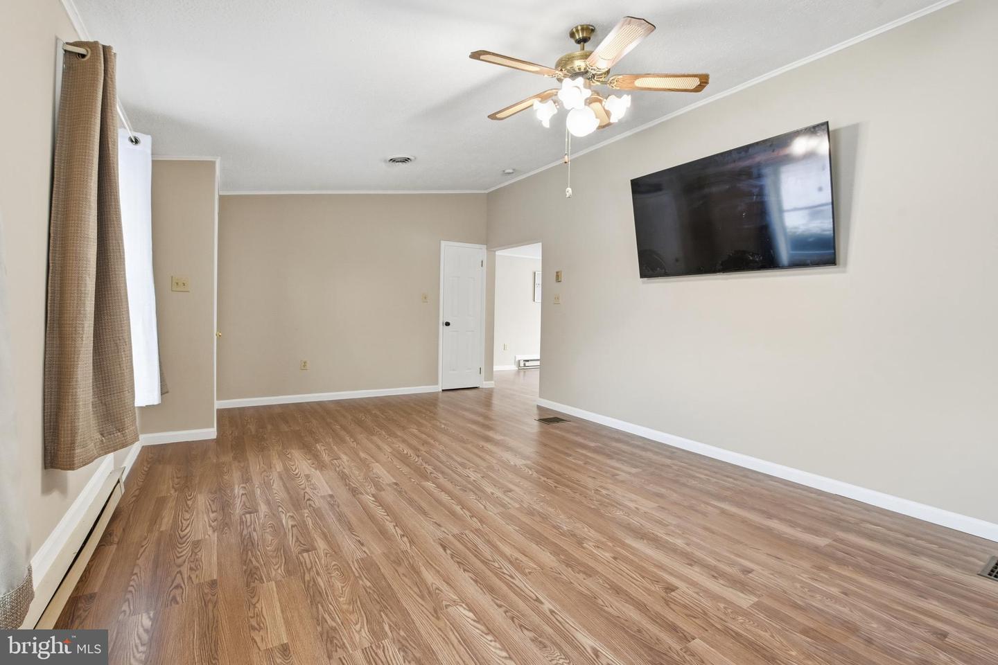 25-A S BERLIN PIKE, LOVETTSVILLE, Virginia 20180, 2 Bedrooms Bedrooms, ,3 BathroomsBathrooms,Residential,For sale,25-A S BERLIN PIKE,VALO2112288 MLS # VALO2112288