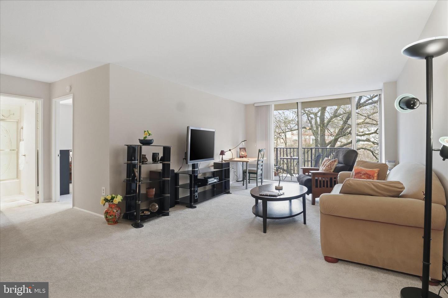 4600 S FOUR MILE RUN DR #207, ARLINGTON, Virginia 22204, 1 Bedroom Bedrooms, 5 Rooms Rooms,1 BathroomBathrooms,Residential,For sale,4600 S FOUR MILE RUN DR #207,VAAR2066872 MLS # VAAR2066872 4600 S FOUR MILE RUN DR #207, ARLINGTON, Virginia 22204, 1 Bedroom Bedrooms, 5 Rooms Rooms,1 BathroomBathrooms,Residential,For sale,4600 S FOUR MILE RUN DR #207,VAAR2066872 MLS # VAAR2066872