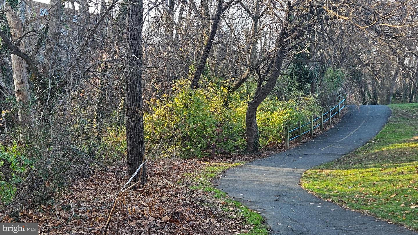 4600 S FOUR MILE RUN DR #207, ARLINGTON, Virginia 22204, 1 Bedroom Bedrooms, 5 Rooms Rooms,1 BathroomBathrooms,Residential,For sale,4600 S FOUR MILE RUN DR #207,VAAR2066872 MLS # VAAR2066872 4600 S FOUR MILE RUN DR #207, ARLINGTON, Virginia 22204, 1 Bedroom Bedrooms, 5 Rooms Rooms,1 BathroomBathrooms,Residential,For sale,4600 S FOUR MILE RUN DR #207,VAAR2066872 MLS # VAAR2066872