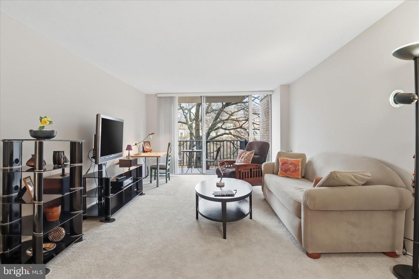 4600 S FOUR MILE RUN DR #207, ARLINGTON, Virginia 22204, 1 Bedroom Bedrooms, 5 Rooms Rooms,1 BathroomBathrooms,Residential,For sale,4600 S FOUR MILE RUN DR #207,VAAR2066872 MLS # VAAR2066872 4600 S FOUR MILE RUN DR #207, ARLINGTON, Virginia 22204, 1 Bedroom Bedrooms, 5 Rooms Rooms,1 BathroomBathrooms,Residential,For sale,4600 S FOUR MILE RUN DR #207,VAAR2066872 MLS # VAAR2066872