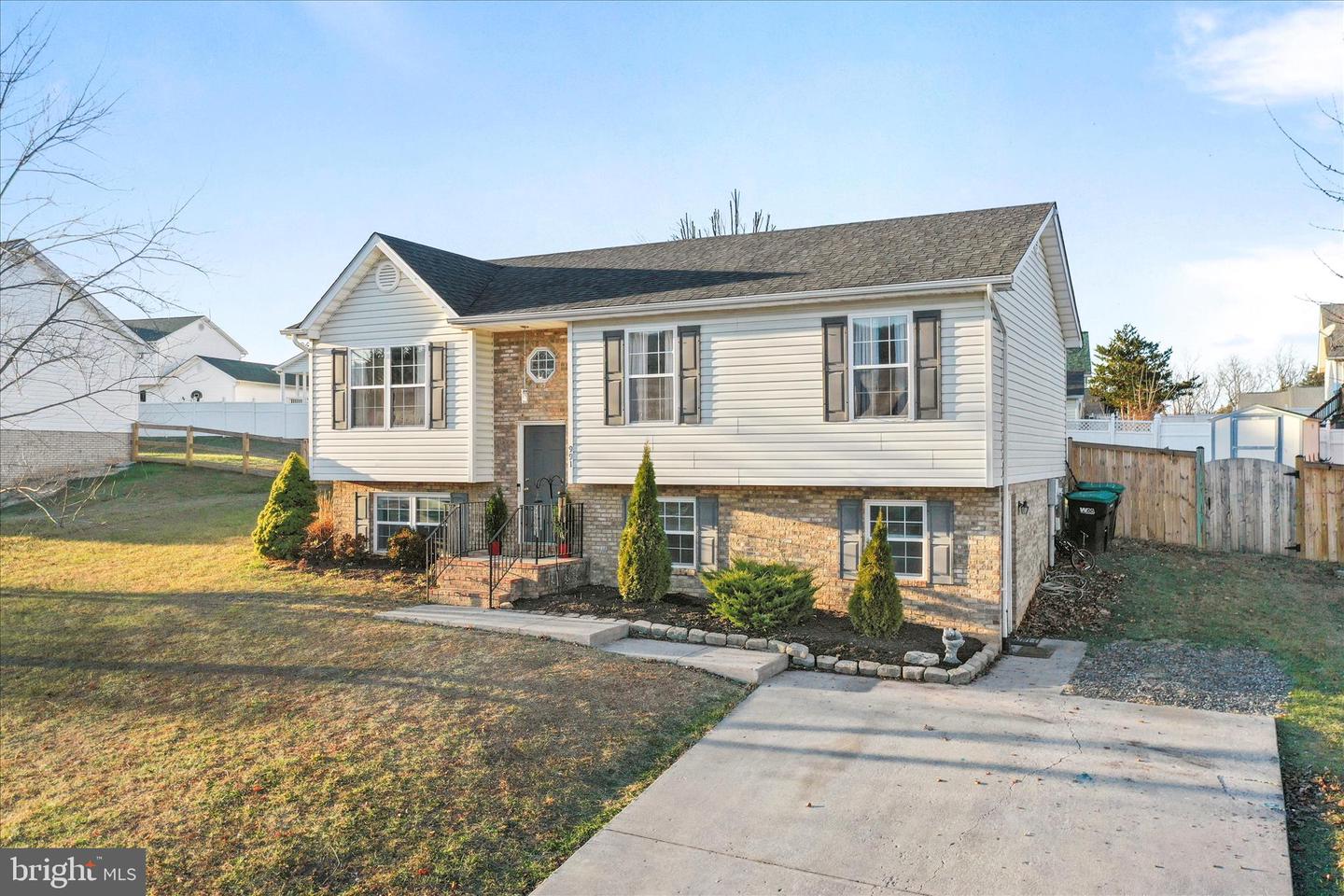 991 SELDON DR, STRASBURG, Virginia 22657, 4 Bedrooms Bedrooms, 13 Rooms Rooms,3 BathroomsBathrooms,Residential,For sale,991 SELDON DR,VASH2013198 MLS # VASH2013198 991 SELDON DR, STRASBURG, Virginia 22657, 4 Bedrooms Bedrooms, 13 Rooms Rooms,3 BathroomsBathrooms,Residential,For sale,991 SELDON DR,VASH2013198 MLS # VASH2013198