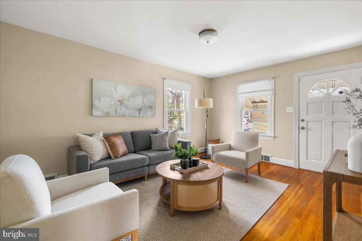 312 SHAWNEE AVE, WINCHESTER, Virginia 22601, 3 Bedrooms Bedrooms, 7 Rooms Rooms,1 BathroomBathrooms,Residential,For sale,312 SHAWNEE AVE,VAWI2009454 MLS # VAWI2009454 312 SHAWNEE AVE, WINCHESTER, Virginia 22601, 3 Bedrooms Bedrooms, 7 Rooms Rooms,1 BathroomBathrooms,Residential,For sale,312 SHAWNEE AVE,VAWI2009454 MLS # VAWI2009454