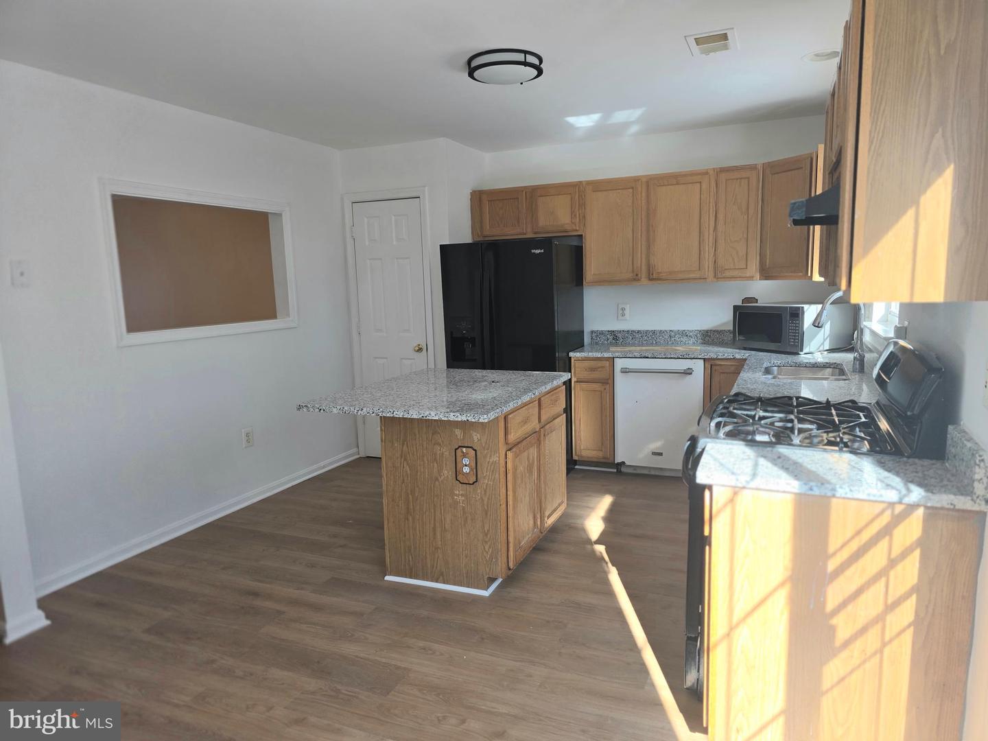 15045 GALAPAGOS PL, WOODBRIDGE, Virginia 22193, 3 Bedrooms Bedrooms, 7 Rooms Rooms,3 BathroomsBathrooms,Residential,For sale,15045 GALAPAGOS PL,VAPW2105578 MLS # VAPW2105578