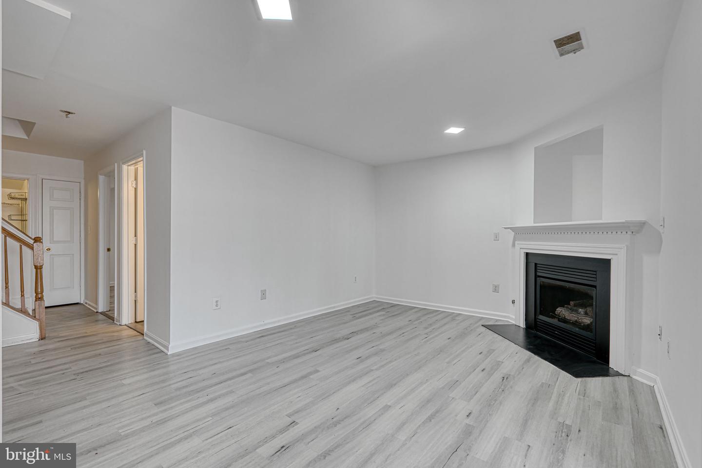 15045 GALAPAGOS PL, WOODBRIDGE, Virginia 22193, 3 Bedrooms Bedrooms, 7 Rooms Rooms,3 BathroomsBathrooms,Residential,For sale,15045 GALAPAGOS PL,VAPW2105578 MLS # VAPW2105578