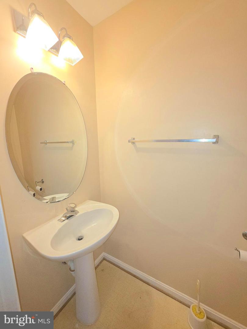 15045 GALAPAGOS PL, WOODBRIDGE, Virginia 22193, 3 Bedrooms Bedrooms, 7 Rooms Rooms,3 BathroomsBathrooms,Residential,For sale,15045 GALAPAGOS PL,VAPW2105578 MLS # VAPW2105578