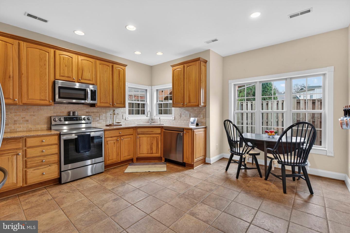 238 CARRIAGE CHASE CIR, WARRENTON, Virginia 20186, 3 Bedrooms Bedrooms, ,2 BathroomsBathrooms,Residential,For sale,238 CARRIAGE CHASE CIR,VAFQ2019650 MLS # VAFQ2019650