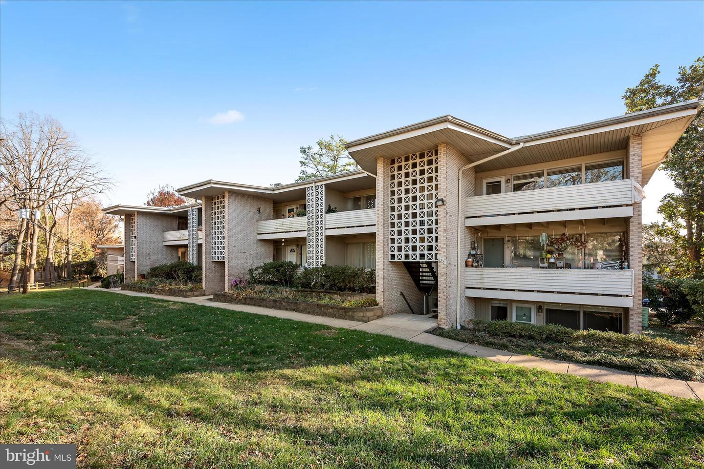 156 HAYCOCK RD #A-6, FALLS CHURCH, Virginia 22046, 1 Bedroom Bedrooms, ,1 BathroomBathrooms,Residential,For sale,156 HAYCOCK RD #A-6,VAFA2003366 MLS # VAFA2003366 156 HAYCOCK RD #A-6, FALLS CHURCH, Virginia 22046, 1 Bedroom Bedrooms, ,1 BathroomBathrooms,Residential,For sale,156 HAYCOCK RD #A-6,VAFA2003366 MLS # VAFA2003366