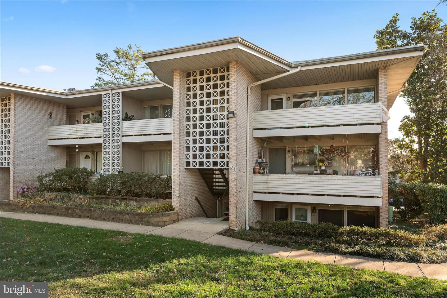 156 HAYCOCK RD #A-6, FALLS CHURCH, Virginia 22046, 1 Bedroom Bedrooms, ,1 BathroomBathrooms,Residential,For sale,156 HAYCOCK RD #A-6,VAFA2003366 MLS # VAFA2003366 156 HAYCOCK RD #A-6, FALLS CHURCH, Virginia 22046, 1 Bedroom Bedrooms, ,1 BathroomBathrooms,Residential,For sale,156 HAYCOCK RD #A-6,VAFA2003366 MLS # VAFA2003366