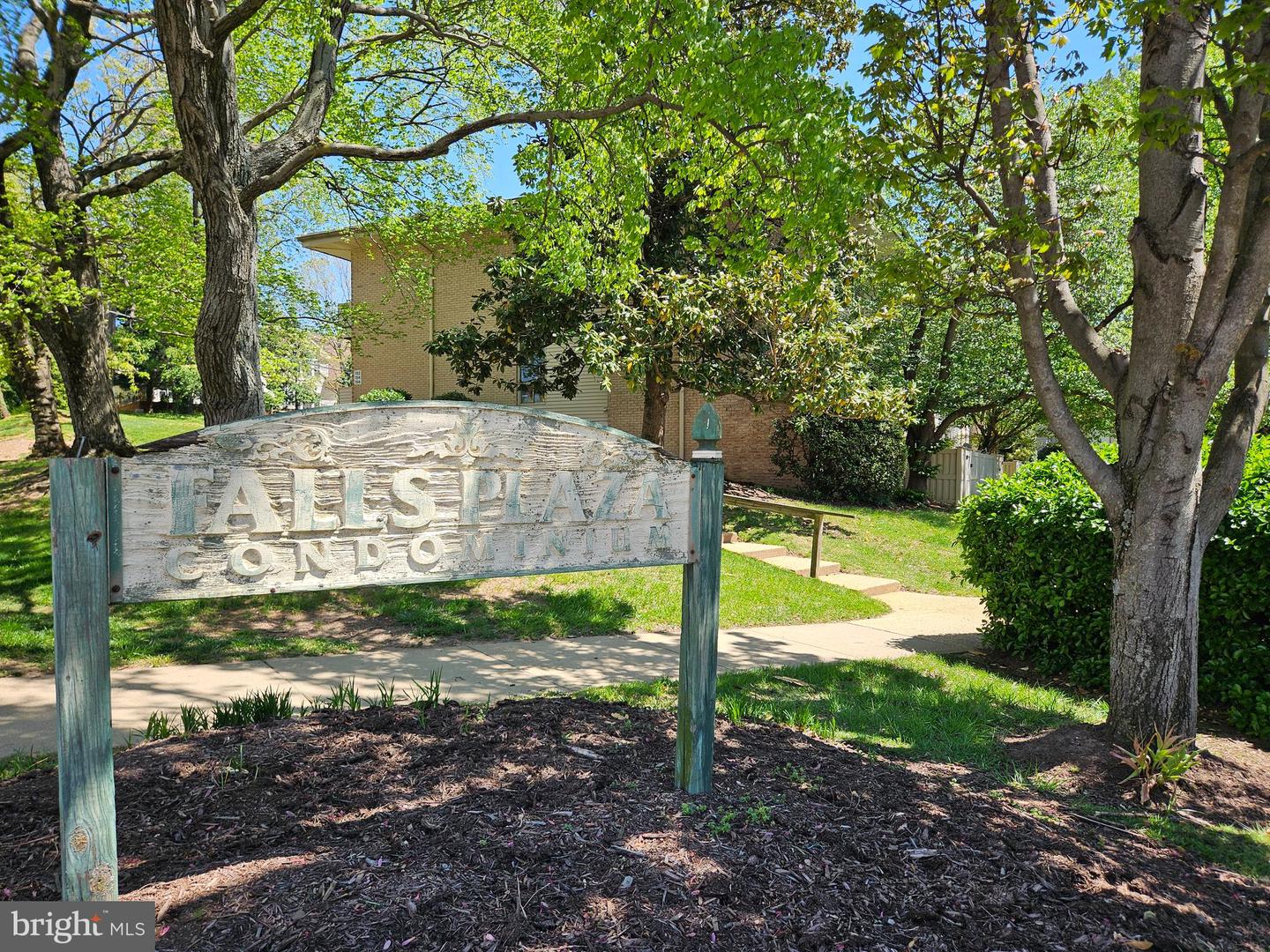 156 HAYCOCK RD #A-6, FALLS CHURCH, Virginia 22046, 1 Bedroom Bedrooms, ,1 BathroomBathrooms,Residential,For sale,156 HAYCOCK RD #A-6,VAFA2003366 MLS # VAFA2003366 156 HAYCOCK RD #A-6, FALLS CHURCH, Virginia 22046, 1 Bedroom Bedrooms, ,1 BathroomBathrooms,Residential,For sale,156 HAYCOCK RD #A-6,VAFA2003366 MLS # VAFA2003366