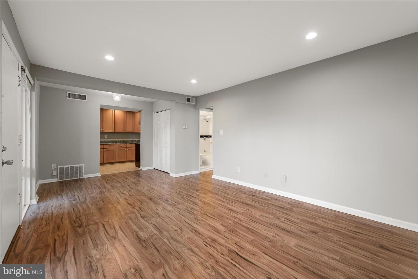 156 HAYCOCK RD #A-6, FALLS CHURCH, Virginia 22046, 1 Bedroom Bedrooms, ,1 BathroomBathrooms,Residential,For sale,156 HAYCOCK RD #A-6,VAFA2003366 MLS # VAFA2003366 156 HAYCOCK RD #A-6, FALLS CHURCH, Virginia 22046, 1 Bedroom Bedrooms, ,1 BathroomBathrooms,Residential,For sale,156 HAYCOCK RD #A-6,VAFA2003366 MLS # VAFA2003366