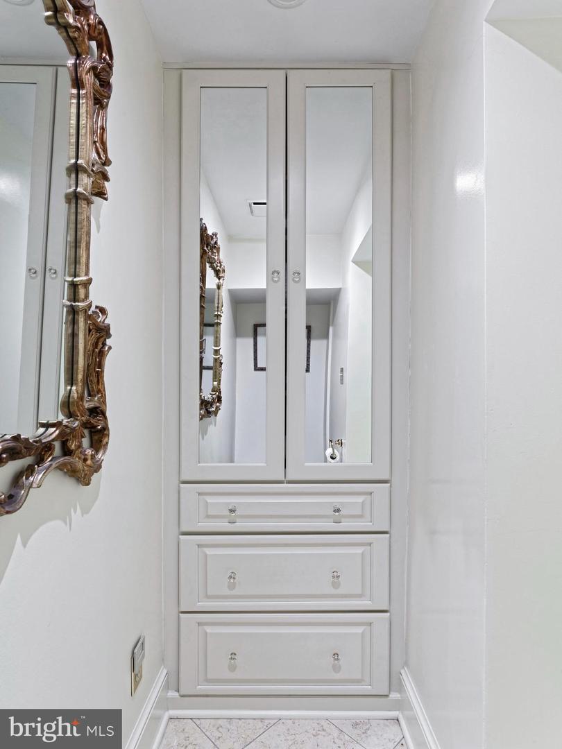 318 PRINCE ST #3, ALEXANDRIA, Virginia 22314, 2 Bedrooms Bedrooms, ,2 BathroomsBathrooms,Residential,For sale,318 PRINCE ST #3,VAAX2052118 MLS # VAAX2052118 318 PRINCE ST #3, ALEXANDRIA, Virginia 22314, 2 Bedrooms Bedrooms, ,2 BathroomsBathrooms,Residential,For sale,318 PRINCE ST #3,VAAX2052118 MLS # VAAX2052118