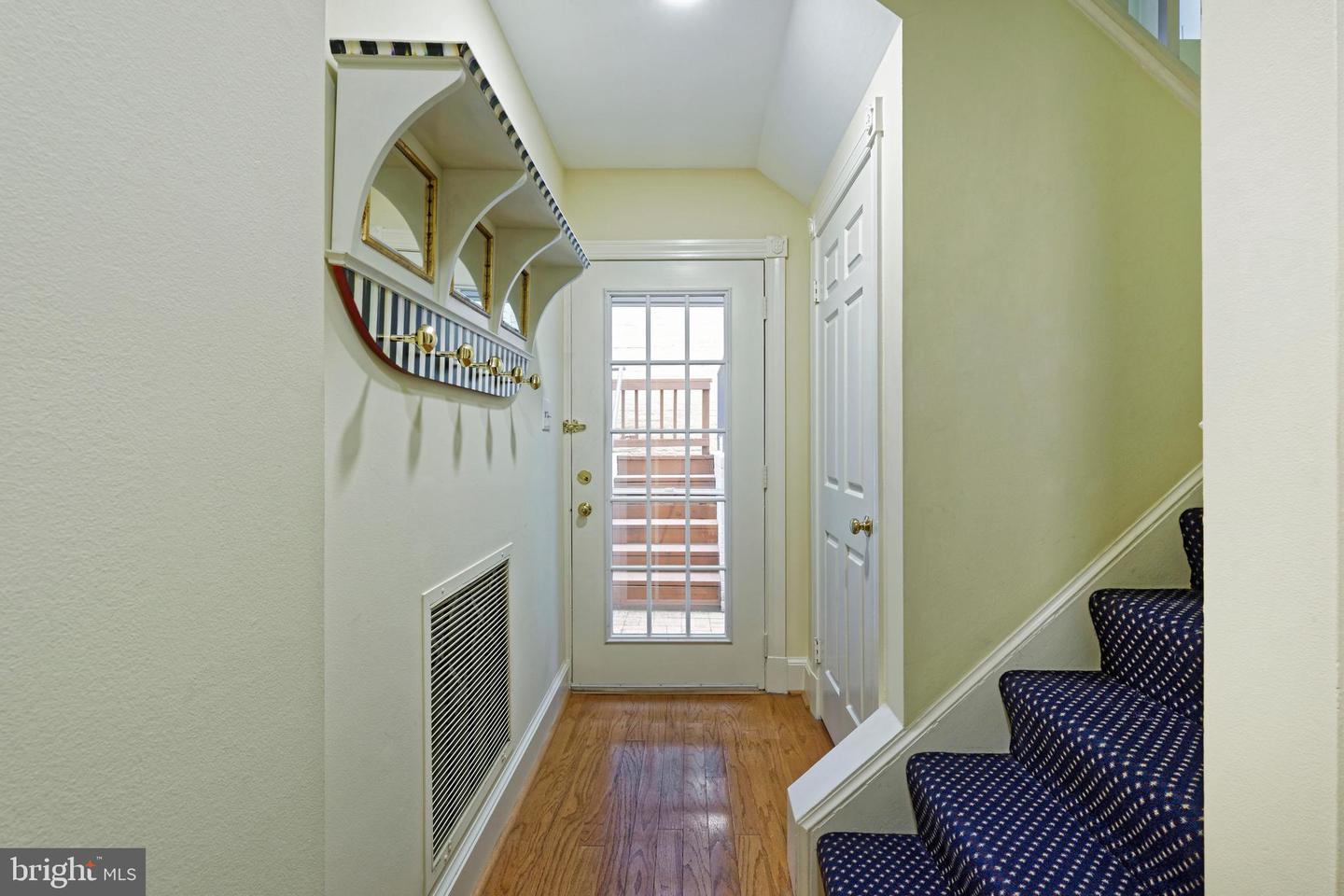 318 PRINCE ST #3, ALEXANDRIA, Virginia 22314, 2 Bedrooms Bedrooms, ,2 BathroomsBathrooms,Residential,For sale,318 PRINCE ST #3,VAAX2052118 MLS # VAAX2052118 318 PRINCE ST #3, ALEXANDRIA, Virginia 22314, 2 Bedrooms Bedrooms, ,2 BathroomsBathrooms,Residential,For sale,318 PRINCE ST #3,VAAX2052118 MLS # VAAX2052118