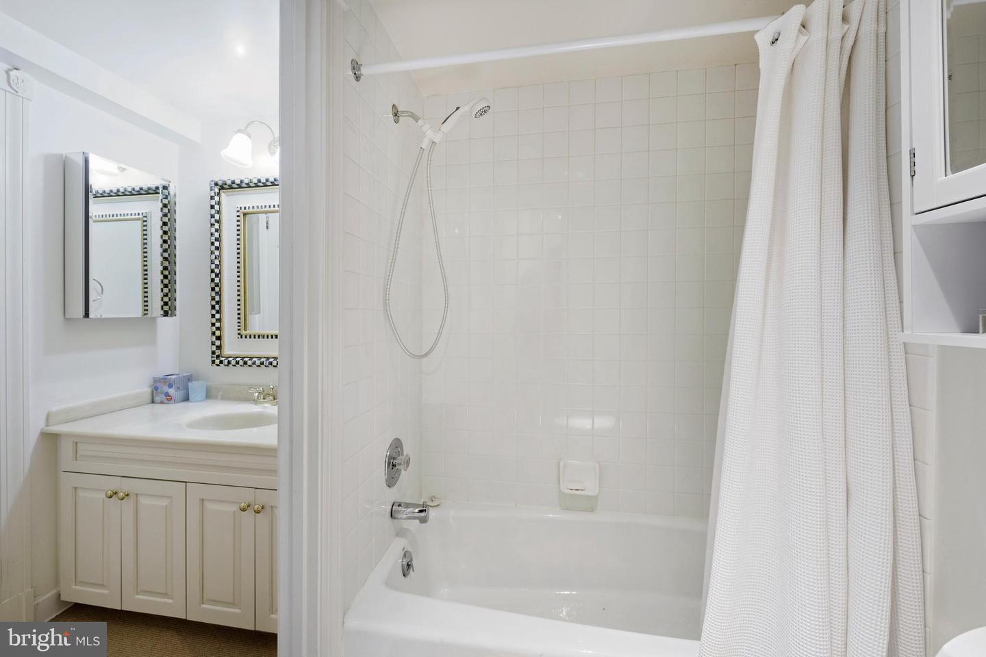 318 PRINCE ST #3, ALEXANDRIA, Virginia 22314, 2 Bedrooms Bedrooms, ,2 BathroomsBathrooms,Residential,For sale,318 PRINCE ST #3,VAAX2052118 MLS # VAAX2052118 318 PRINCE ST #3, ALEXANDRIA, Virginia 22314, 2 Bedrooms Bedrooms, ,2 BathroomsBathrooms,Residential,For sale,318 PRINCE ST #3,VAAX2052118 MLS # VAAX2052118