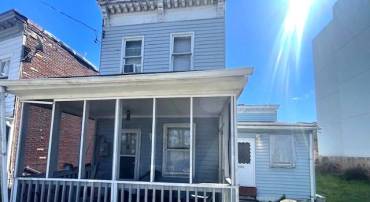 2003 FAIRLAWN AVE SE, WASHINGTON, District Of Columbia 20020, 3 Bedrooms Bedrooms, ,1 BathroomBathrooms,Residential,For sale,2003 FAIRLAWN AVE SE,DCDC2204448 MLS # DCDC2204448