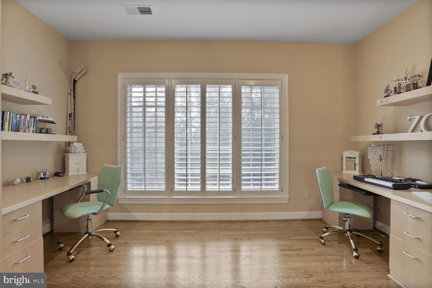 9864 WALKER GLEN CT, GREAT FALLS, Virginia 22066, 7 Bedrooms Bedrooms, ,7 BathroomsBathrooms,Residential,For sale,9864 WALKER GLEN CT,VAFX2260212 MLS # VAFX2260212 9864 WALKER GLEN CT, GREAT FALLS, Virginia 22066, 7 Bedrooms Bedrooms, ,7 BathroomsBathrooms,Residential,For sale,9864 WALKER GLEN CT,VAFX2260212 MLS # VAFX2260212