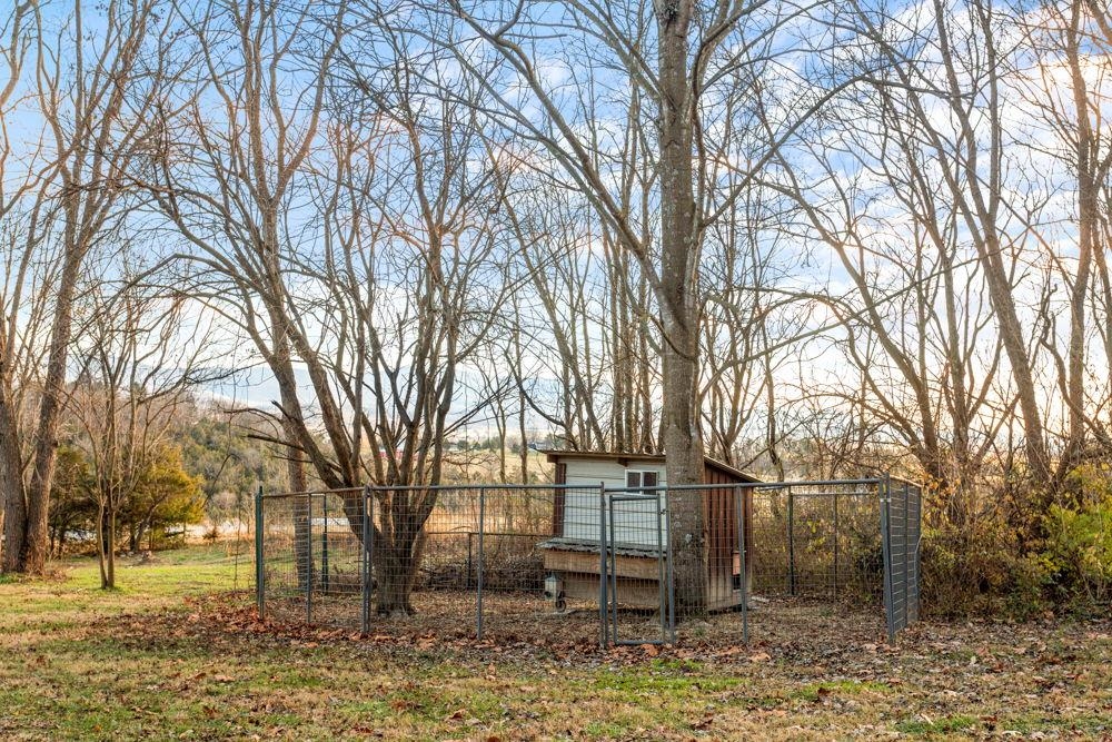 fenced with range area. fenced with range area.