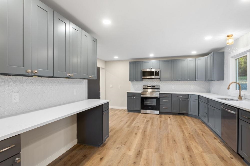 with bar to eat at! with bar to eat at!