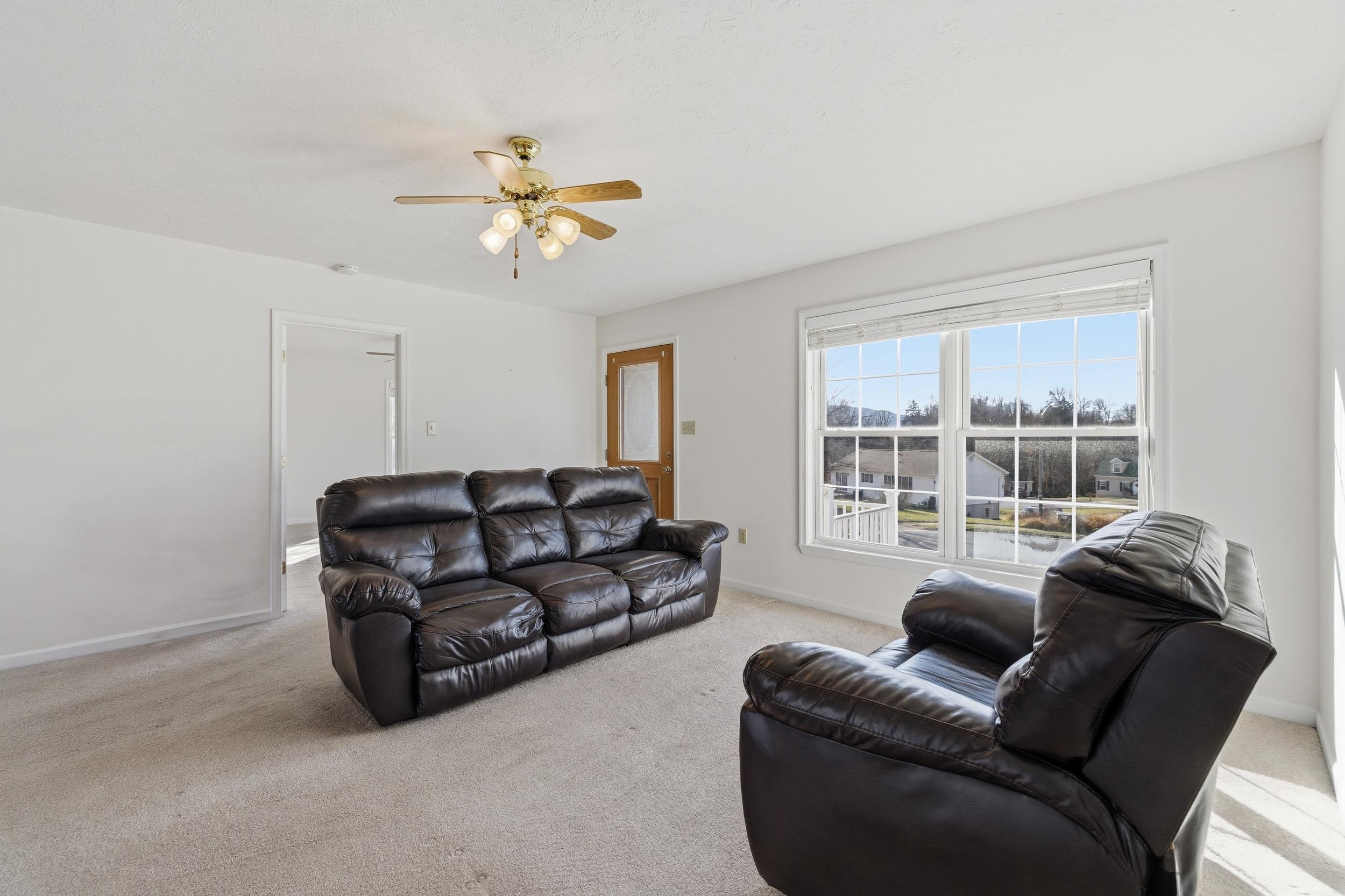 134 DILLON CT, NEW MARKET, Virginia 22844, 3 Bedrooms Bedrooms, ,2 BathroomsBathrooms,Residential,134 DILLON CT,671848 MLS # 671848 134 DILLON CT, NEW MARKET, Virginia 22844, 3 Bedrooms Bedrooms, ,2 BathroomsBathrooms,Residential,134 DILLON CT,671848 MLS # 671848