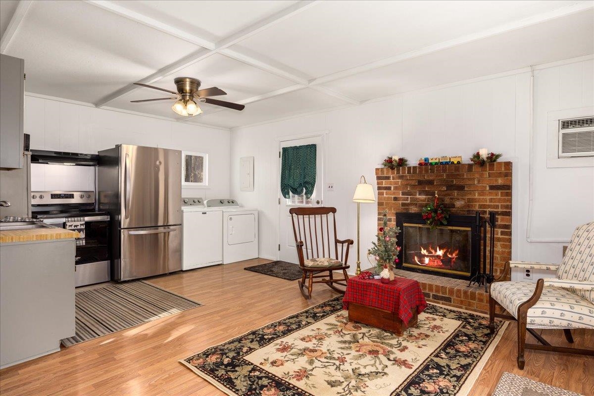 447 BLACKBERRY LN, NEW MARKET, Virginia 22844, 2 Bedrooms Bedrooms, ,1 BathroomBathrooms,Residential,The Inside-Out,447 BLACKBERRY LN,671851 MLS # 671851 447 BLACKBERRY LN, NEW MARKET, Virginia 22844, 2 Bedrooms Bedrooms, ,1 BathroomBathrooms,Residential,The Inside-Out,447 BLACKBERRY LN,671851 MLS # 671851