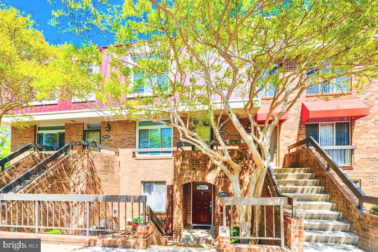 624 15TH ST S #1, ARLINGTON, Virginia 22202, 2 Bedrooms Bedrooms, ,2 BathroomsBathrooms,Residential,For sale,624 15TH ST S #1,VAAR2066268 MLS # VAAR2066268