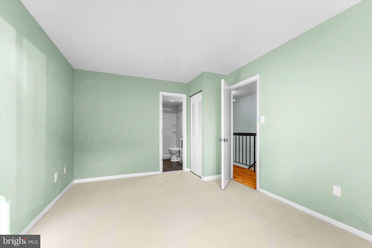 624 15TH ST S #1, ARLINGTON, Virginia 22202, 2 Bedrooms Bedrooms, ,2 BathroomsBathrooms,Residential,For sale,624 15TH ST S #1,VAAR2066268 MLS # VAAR2066268