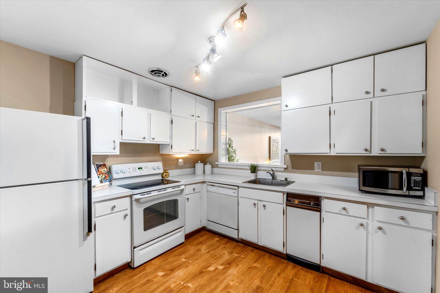 624 15TH ST S #1, ARLINGTON, Virginia 22202, 2 Bedrooms Bedrooms, ,2 BathroomsBathrooms,Residential,For sale,624 15TH ST S #1,VAAR2066268 MLS # VAAR2066268