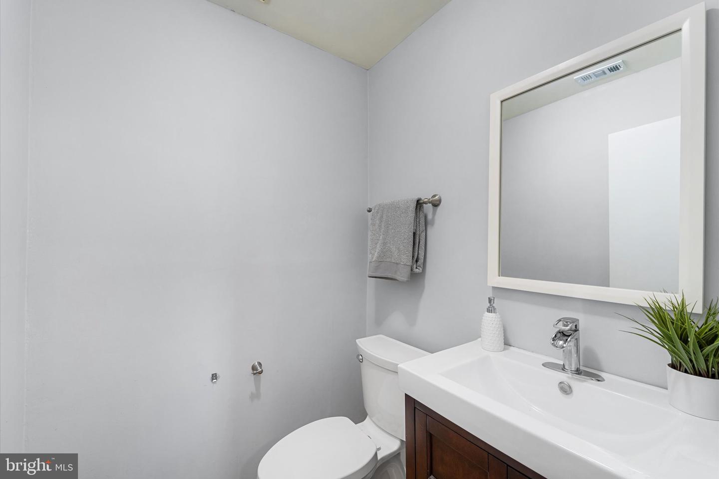 624 15TH ST S #1, ARLINGTON, Virginia 22202, 2 Bedrooms Bedrooms, ,2 BathroomsBathrooms,Residential,For sale,624 15TH ST S #1,VAAR2066268 MLS # VAAR2066268
