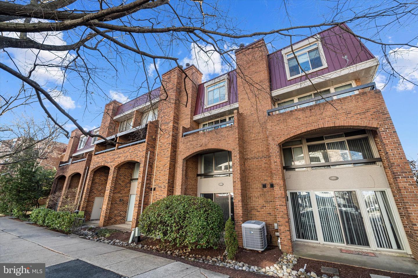 624 15TH ST S #1, ARLINGTON, Virginia 22202, 2 Bedrooms Bedrooms, ,2 BathroomsBathrooms,Residential,For sale,624 15TH ST S #1,VAAR2066268 MLS # VAAR2066268
