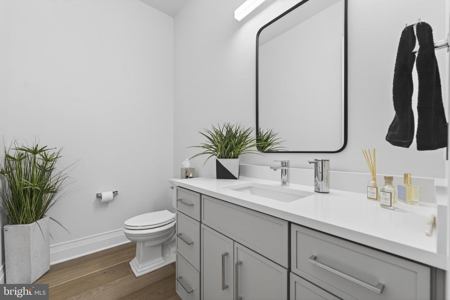 37291 SEABISCUIT PARK PL, MIDDLEBURG, Virginia 20117, 5 Bedrooms Bedrooms, ,5 BathroomsBathrooms,Residential,For sale,37291 SEABISCUIT PARK PL,VALO2111662 MLS # VALO2111662