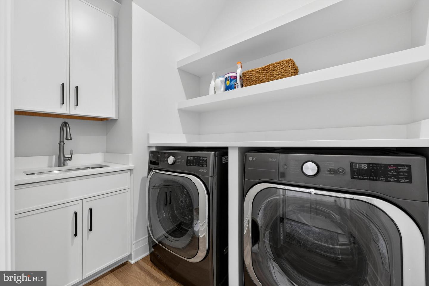 37291 SEABISCUIT PARK PL, MIDDLEBURG, Virginia 20117, 5 Bedrooms Bedrooms, ,5 BathroomsBathrooms,Residential,For sale,37291 SEABISCUIT PARK PL,VALO2111662 MLS # VALO2111662