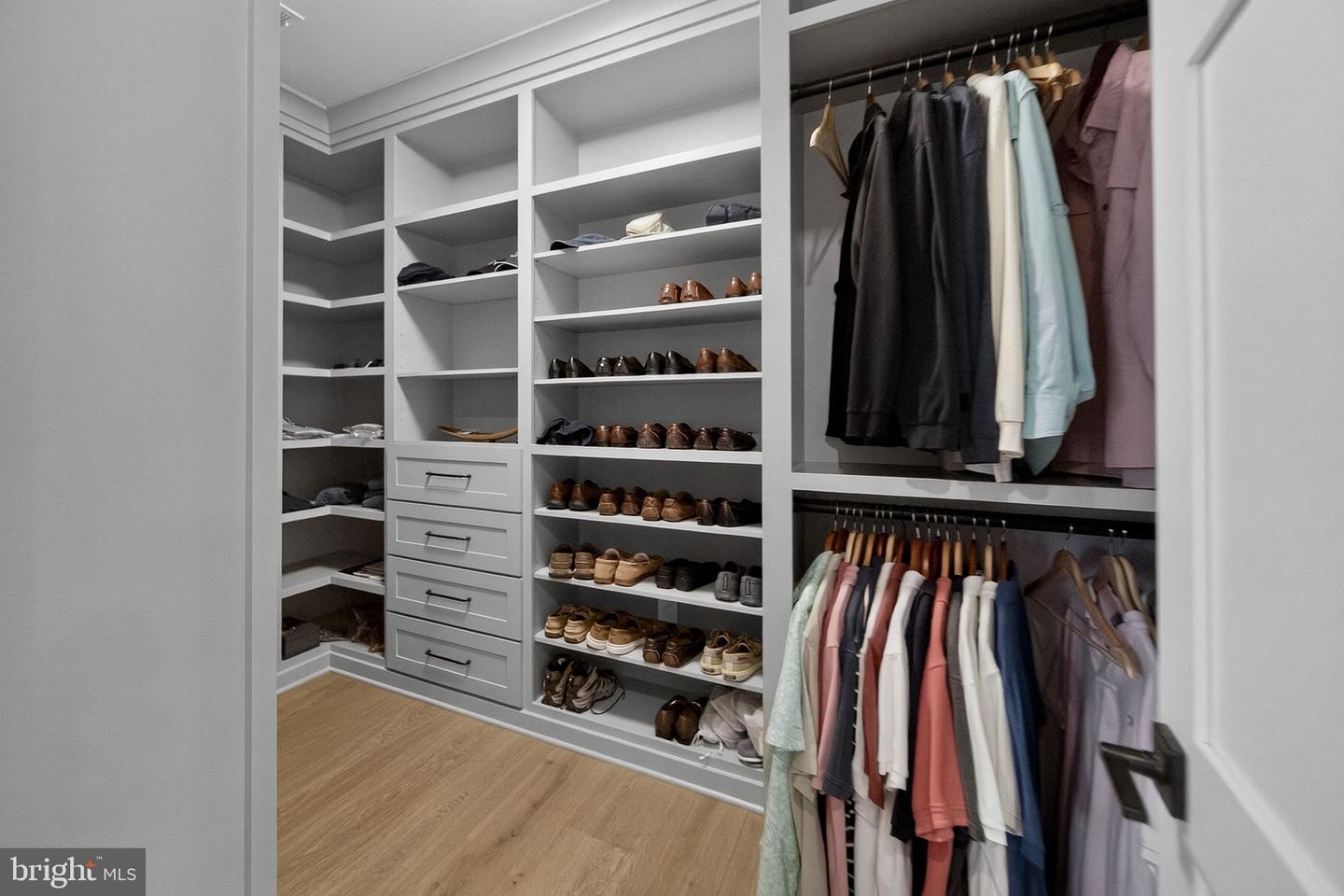 37291 SEABISCUIT PARK PL, MIDDLEBURG, Virginia 20117, 5 Bedrooms Bedrooms, ,5 BathroomsBathrooms,Residential,For sale,37291 SEABISCUIT PARK PL,VALO2111662 MLS # VALO2111662