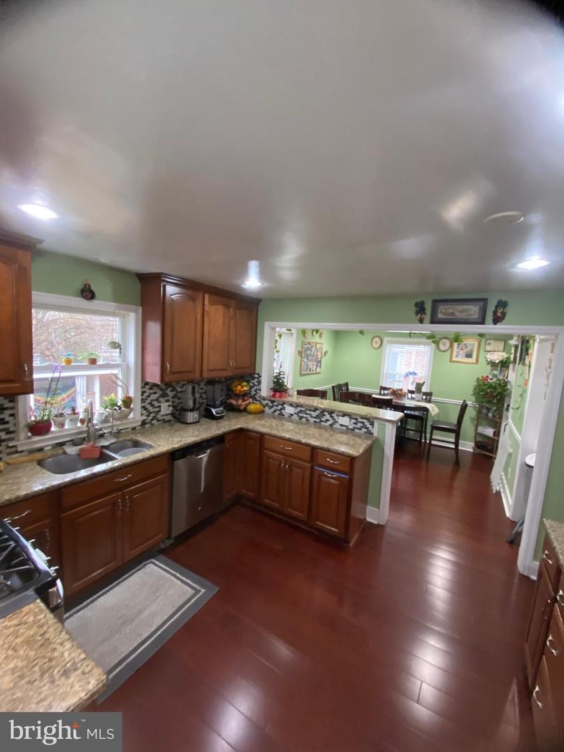 15 LEADBEATER ST, ALEXANDRIA, Virginia 22305, 4 Bedrooms Bedrooms, ,2 BathroomsBathrooms,Residential,For sale,15 LEADBEATER ST,VAAX2052158 MLS # VAAX2052158 15 LEADBEATER ST, ALEXANDRIA, Virginia 22305, 4 Bedrooms Bedrooms, ,2 BathroomsBathrooms,Residential,For sale,15 LEADBEATER ST,VAAX2052158 MLS # VAAX2052158