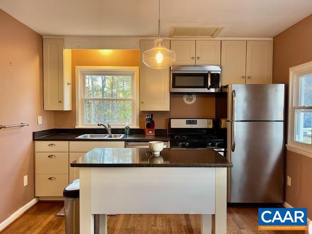 16547 VALLEY HIGH FARM LN, BARBOURSVILLE, Virginia 22923, 2 Bedrooms Bedrooms, ,1 BathroomBathrooms,Residential,For sale,16547 VALLEY HIGH FARM LN,671666 MLS # 671666 16547 VALLEY HIGH FARM LN, BARBOURSVILLE, Virginia 22923, 2 Bedrooms Bedrooms, ,1 BathroomBathrooms,Residential,For sale,16547 VALLEY HIGH FARM LN,671666 MLS # 671666