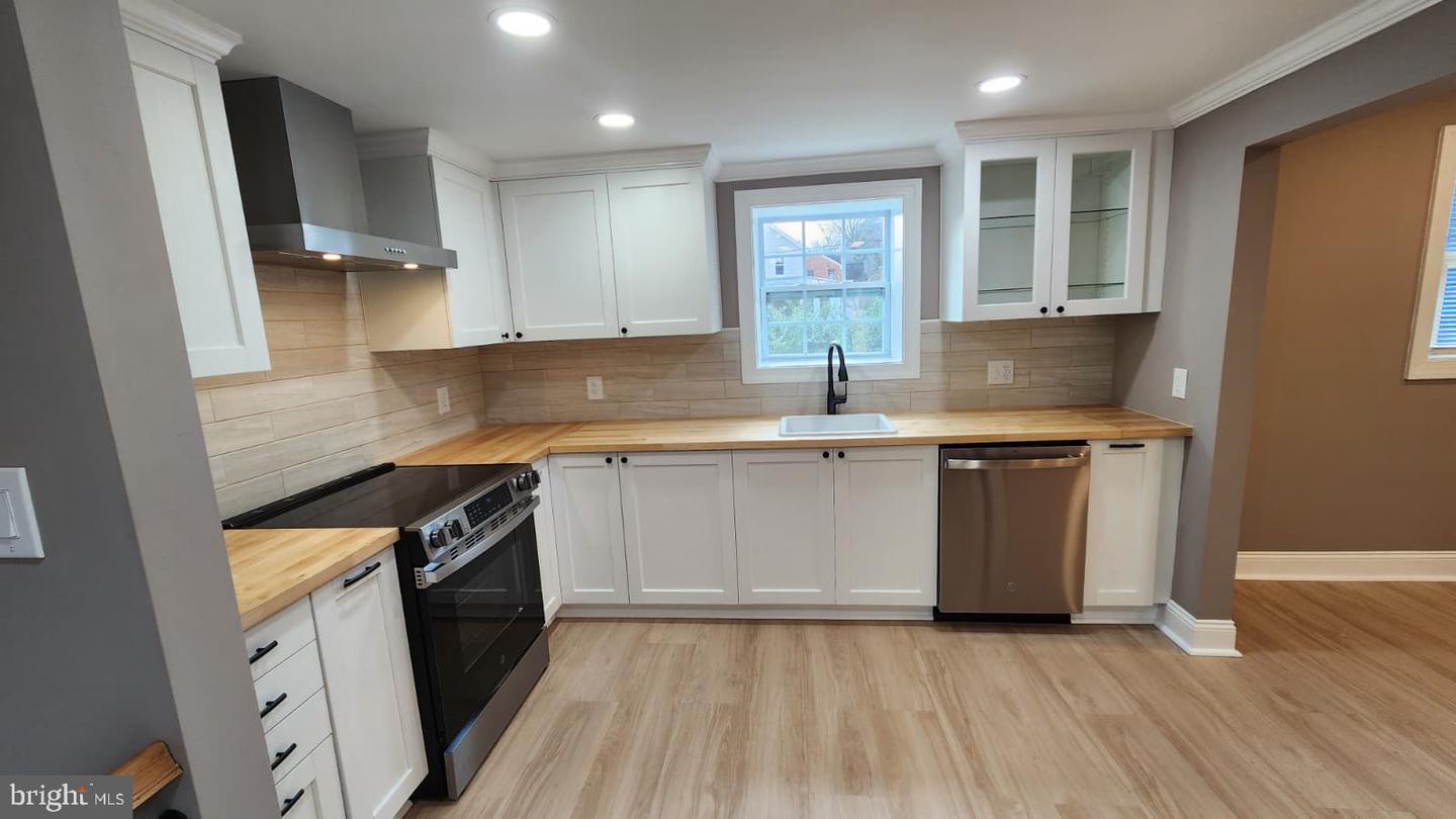 1407 SUNKEN RD, FREDERICKSBURG, Virginia 22401, 4 Bedrooms Bedrooms, ,2 BathroomsBathrooms,Residential,For sale,1407 SUNKEN RD,VAFB2009390 MLS # VAFB2009390 1407 SUNKEN RD, FREDERICKSBURG, Virginia 22401, 4 Bedrooms Bedrooms, ,2 BathroomsBathrooms,Residential,For sale,1407 SUNKEN RD,VAFB2009390 MLS # VAFB2009390