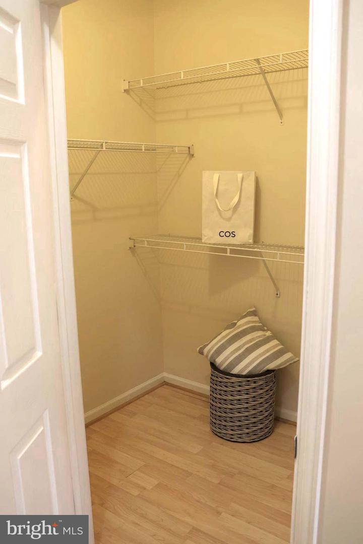 3820 LIGHTFOOT ST #316, CHANTILLY, Virginia 20151, 1 Bedroom Bedrooms, 2 Rooms Rooms,1 BathroomBathrooms,Residential,For sale,3820 LIGHTFOOT ST #316,VAFX2282484 MLS # VAFX2282484