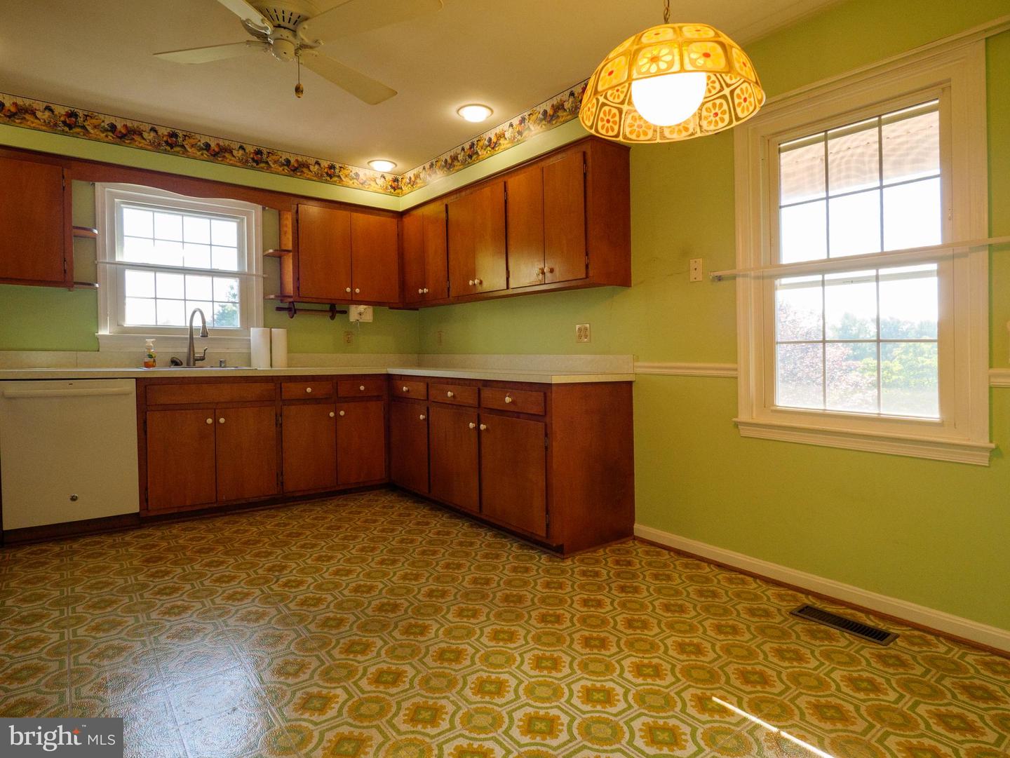 17152 BRIDGE VIEW CT, PAEONIAN SPRINGS, Virginia 20129, 4 Bedrooms Bedrooms, ,2 BathroomsBathrooms,Residential,For sale,17152 BRIDGE VIEW CT,VALO2104206 MLS # VALO2104206