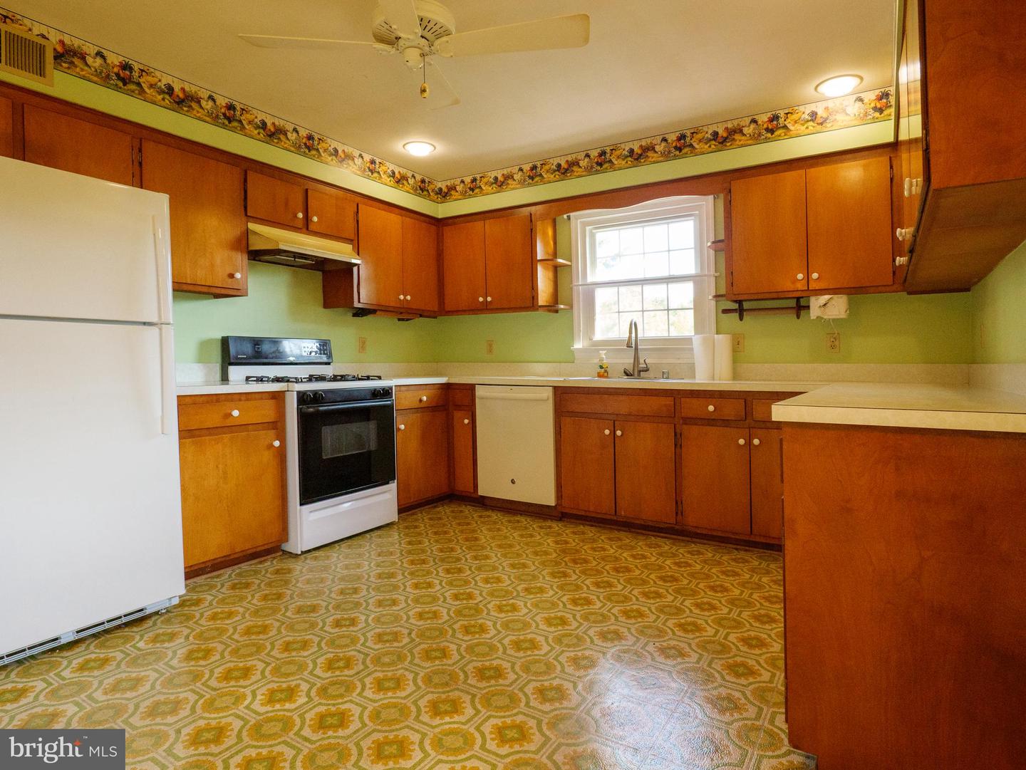 17152 BRIDGE VIEW CT, PAEONIAN SPRINGS, Virginia 20129, 4 Bedrooms Bedrooms, ,2 BathroomsBathrooms,Residential,For sale,17152 BRIDGE VIEW CT,VALO2104206 MLS # VALO2104206