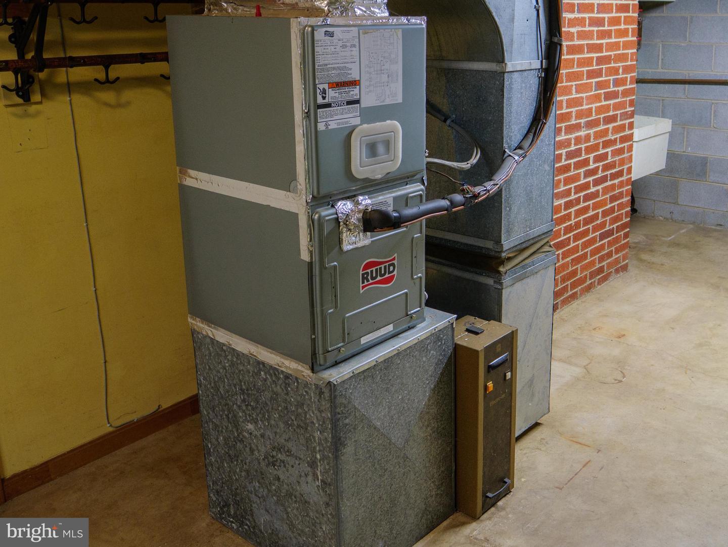 17152 BRIDGE VIEW CT, PAEONIAN SPRINGS, Virginia 20129, 4 Bedrooms Bedrooms, ,2 BathroomsBathrooms,Residential,For sale,17152 BRIDGE VIEW CT,VALO2104206 MLS # VALO2104206