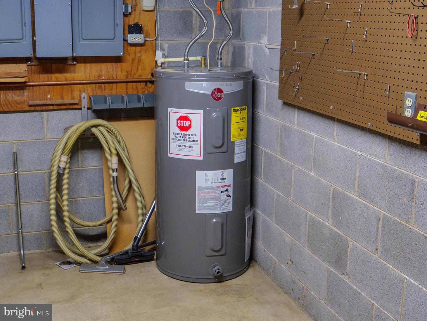 17152 BRIDGE VIEW CT, PAEONIAN SPRINGS, Virginia 20129, 4 Bedrooms Bedrooms, ,2 BathroomsBathrooms,Residential,For sale,17152 BRIDGE VIEW CT,VALO2104206 MLS # VALO2104206