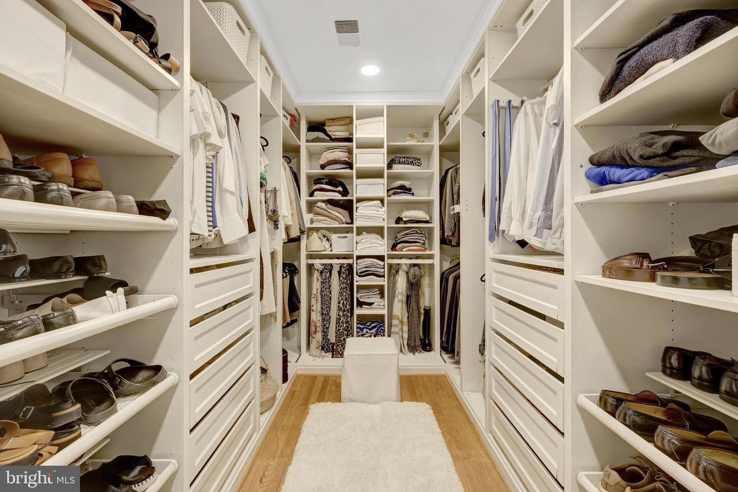 6305 DUNAWAY CT, MCLEAN, Virginia 22101, 6 Bedrooms Bedrooms, ,6 BathroomsBathrooms,Residential,For sale,6305 DUNAWAY CT,VAFX2266276 MLS # VAFX2266276 6305 DUNAWAY CT, MCLEAN, Virginia 22101, 6 Bedrooms Bedrooms, ,6 BathroomsBathrooms,Residential,For sale,6305 DUNAWAY CT,VAFX2266276 MLS # VAFX2266276