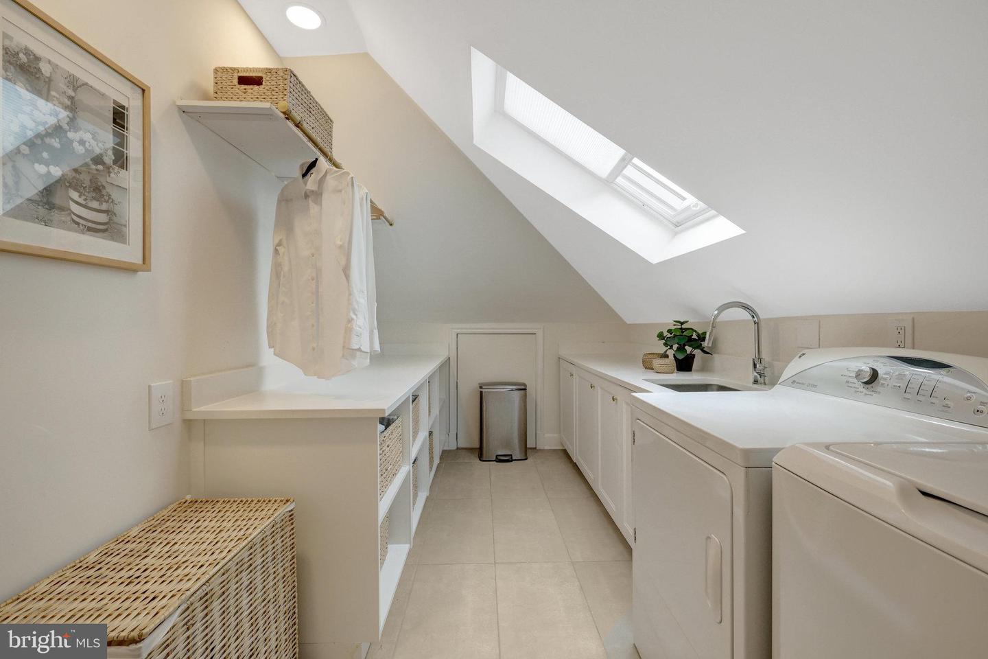 6305 DUNAWAY CT, MCLEAN, Virginia 22101, 6 Bedrooms Bedrooms, ,6 BathroomsBathrooms,Residential,For sale,6305 DUNAWAY CT,VAFX2266276 MLS # VAFX2266276 6305 DUNAWAY CT, MCLEAN, Virginia 22101, 6 Bedrooms Bedrooms, ,6 BathroomsBathrooms,Residential,For sale,6305 DUNAWAY CT,VAFX2266276 MLS # VAFX2266276