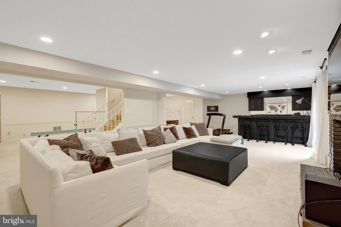 6305 DUNAWAY CT, MCLEAN, Virginia 22101, 6 Bedrooms Bedrooms, ,6 BathroomsBathrooms,Residential,For sale,6305 DUNAWAY CT,VAFX2266276 MLS # VAFX2266276 6305 DUNAWAY CT, MCLEAN, Virginia 22101, 6 Bedrooms Bedrooms, ,6 BathroomsBathrooms,Residential,For sale,6305 DUNAWAY CT,VAFX2266276 MLS # VAFX2266276